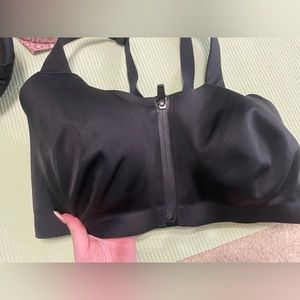 VS INCREDIBLE KNOCKOUT ZIP FRONT SPORT BRA W CUPS… too big 38DDD